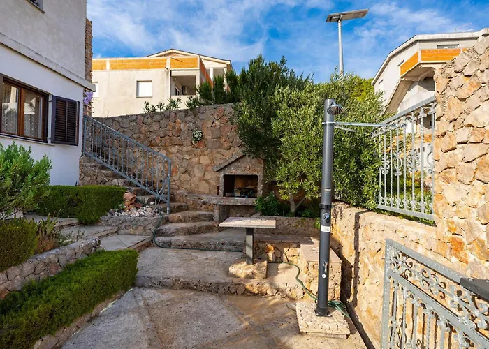 1 Bedroom Amazing In Διαμέρισμα Starigrad Paklenica