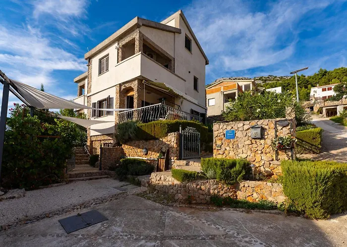 1 Bedroom Amazing In Διαμέρισμα Starigrad Paklenica