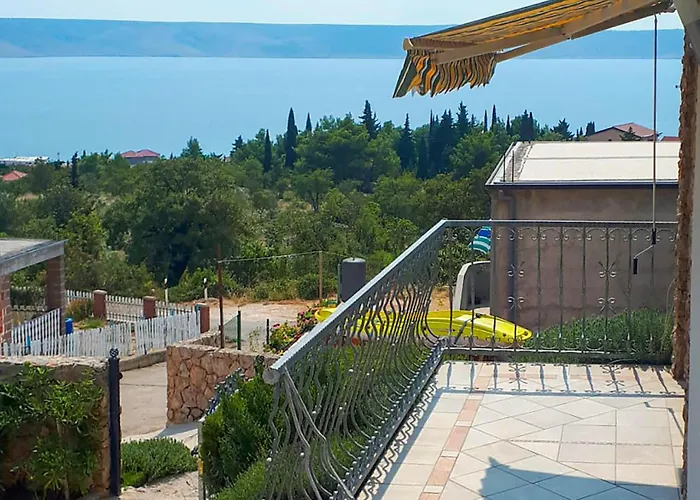 1 Bedroom Amazing In Lägenhet Starigrad Paklenica