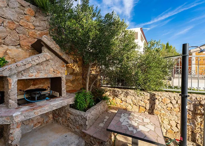 Lägenhet 1 Bedroom Amazing In Starigrad Paklenica